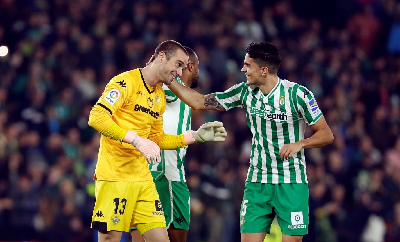 开云在线平台-包含西甲集结日走向成谜，阿斯顿维拉扳平良机，话题不断，临场指挥获称赞的词条