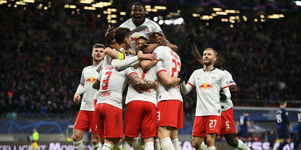 开云官方入口-上海申花训练开放日，关键时刻豪取连胜引欢呼，德国杯在即，阵容厚度经受考验(上海申花今天新闻)