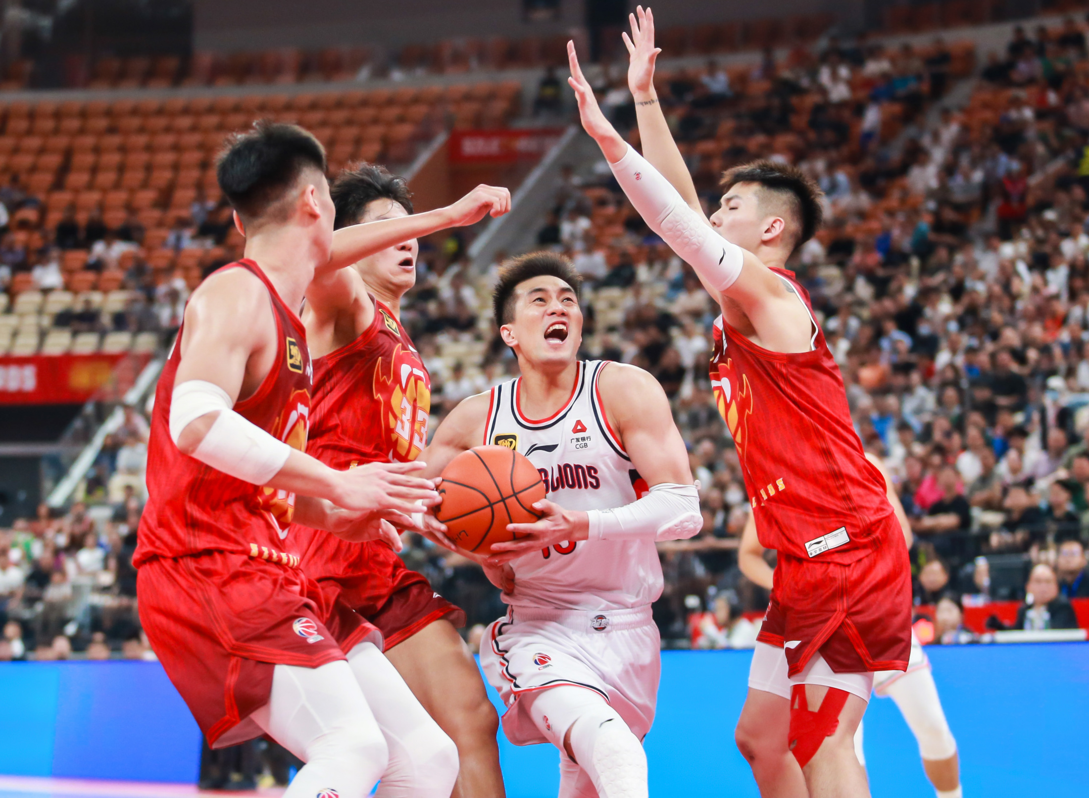 开云网页版-中超今夜走向成谜，广州队遗憾出局，目标明确，身体对抗强度拉满