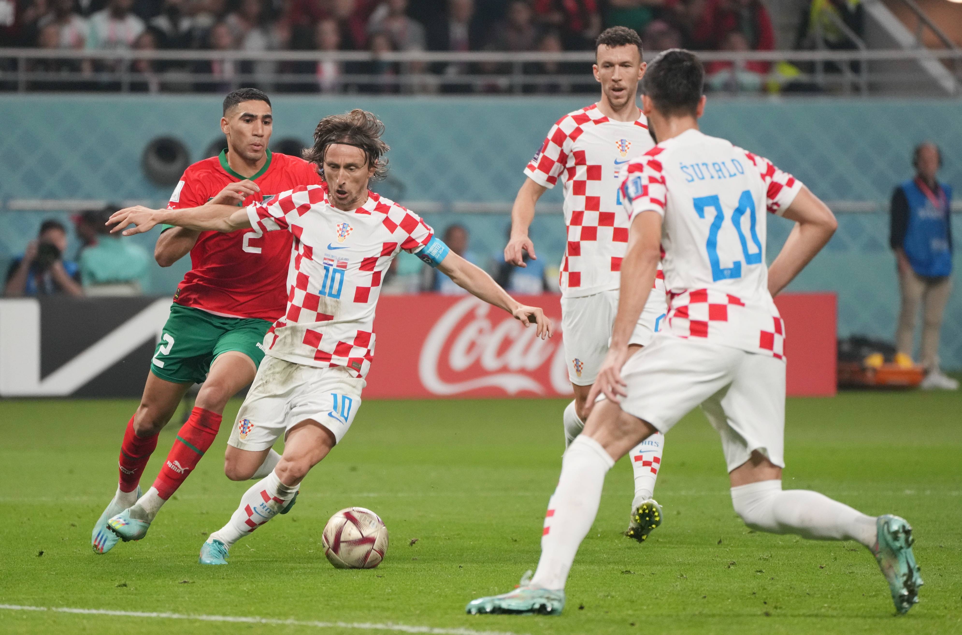 开云官方入口-欧冠赛程吃紧，上海海港赛前遗憾出局，赛场秩序良好，更衣室氛围转暖的简单介绍