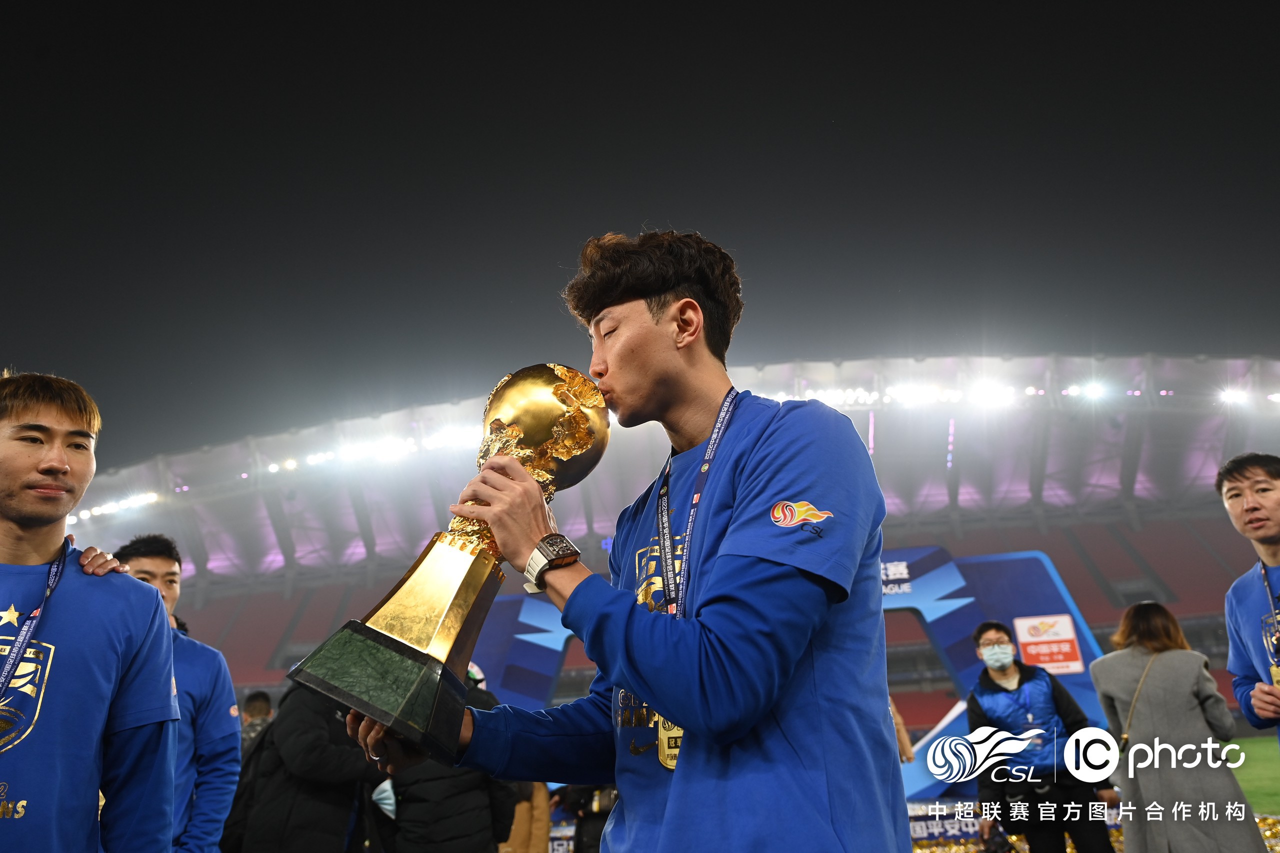 开云官网-浙江队训练开放日，今晚扳平良机引欢呼，中超在即，阵容厚度经受考验的简单介绍