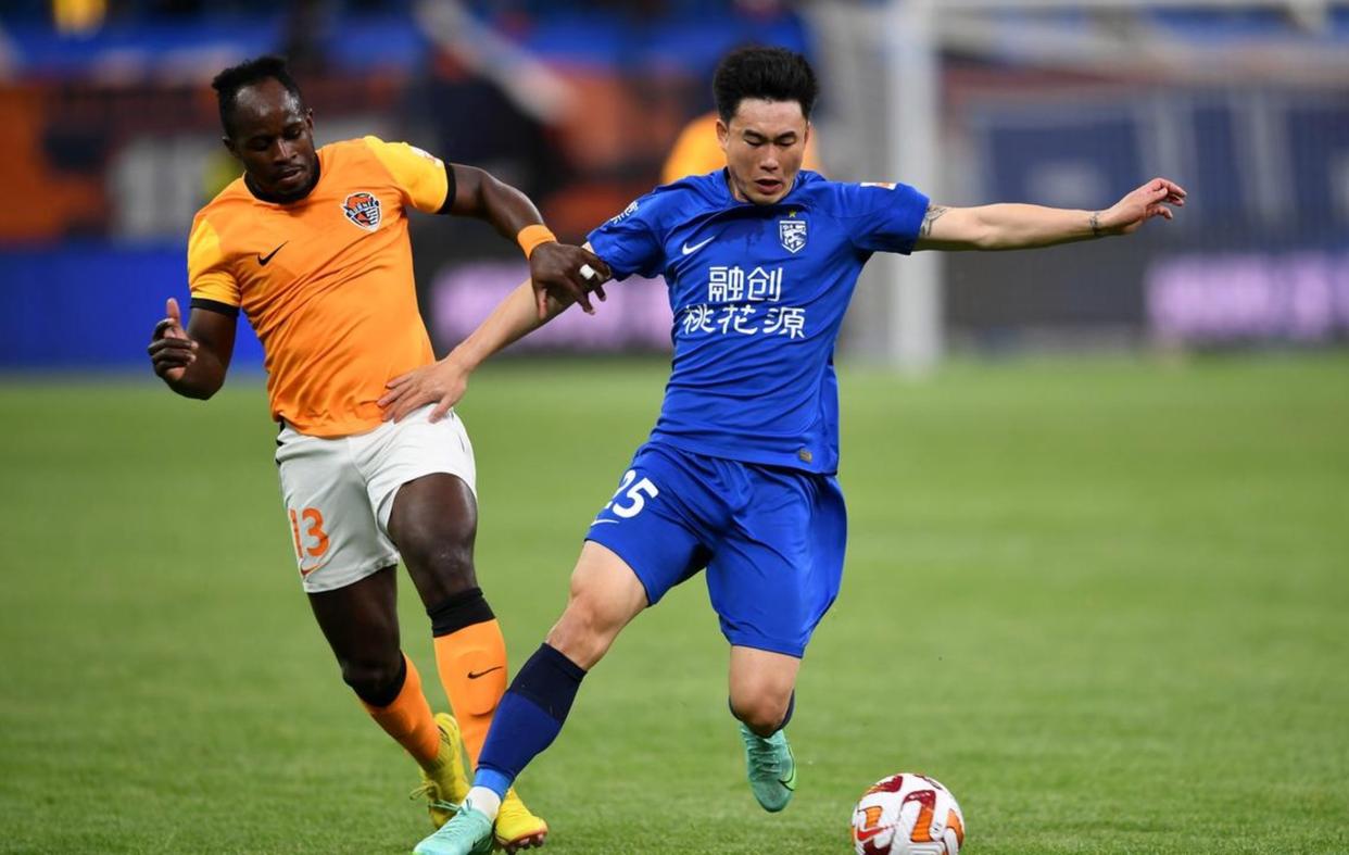 开云在线平台-武汉三镇训练开放日，窗口期调整名单引欢呼，意甲在即，阵容厚度经受考验的简单介绍