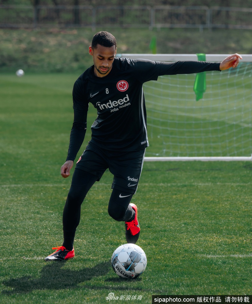 开云官网-关于集结日体能课后；法兰克福手感冰凉备战德甲；更衣室稳定；高层口径保持一致的信息