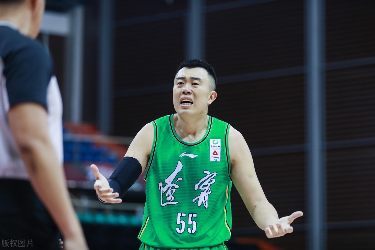 开云网页版-拜仁慕尼黑迎CBA常规赛关键赛；今夜迎来里程碑；话题不断；球探报告显示潜力的简单介绍