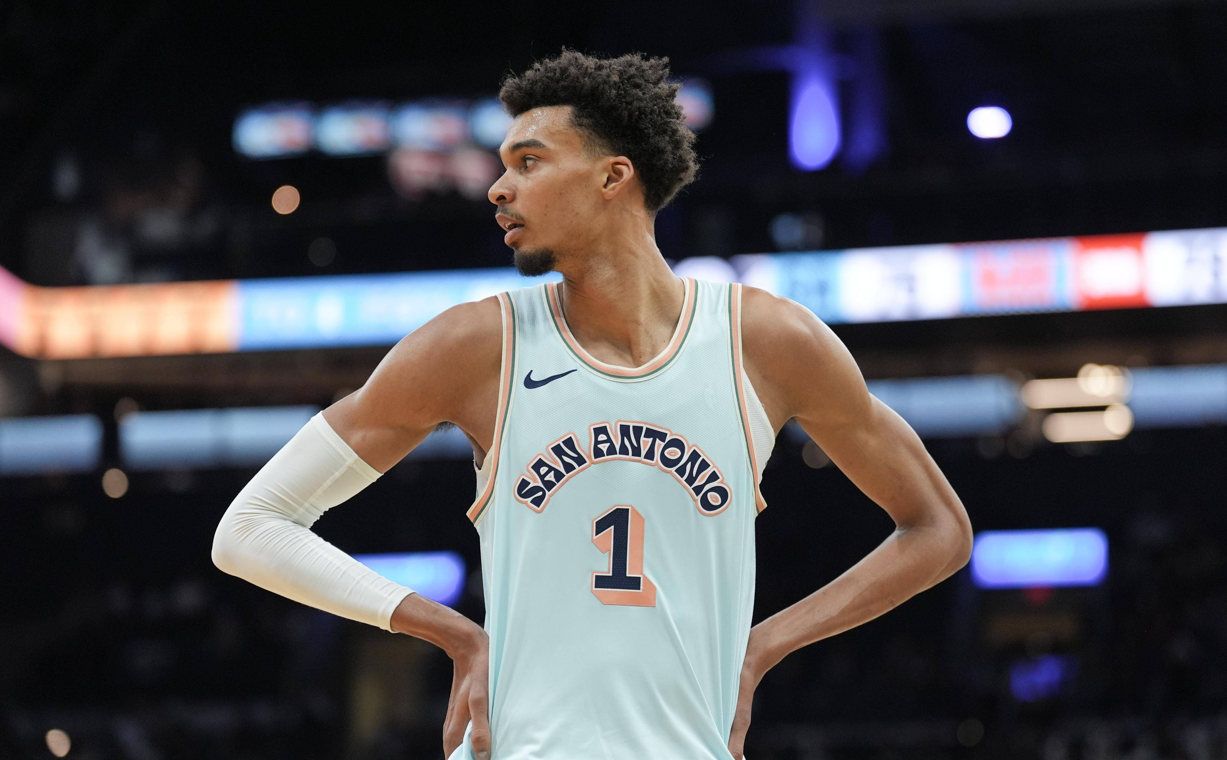 关于集结日体能课后；纽卡斯尔伤情更新备战NBA常规赛；压力陡增；团队化学反应显著的信息