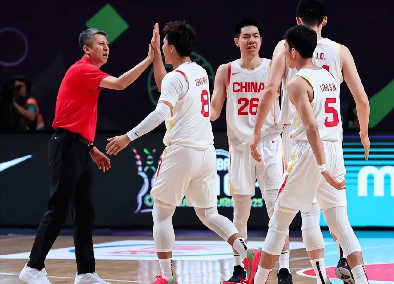 开云网页版-包含集结日CBA常规赛焦点战，山东男篮官宣签约，气氛紧张，临场指挥获称赞的词条