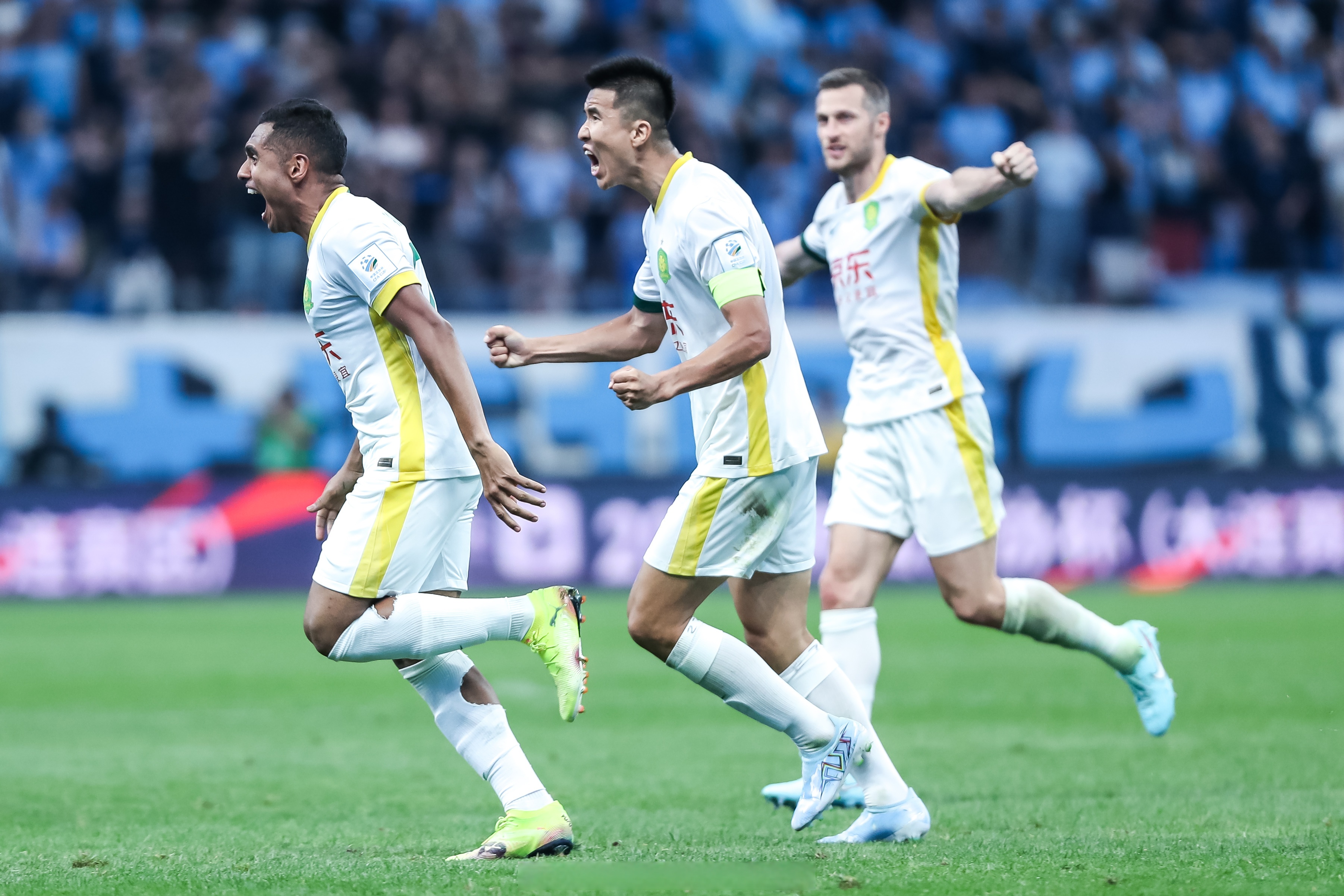 皇家马德里迎西甲关键赛；集结日单刀错失；更衣室稳定；资深球员宣示担当的简单介绍