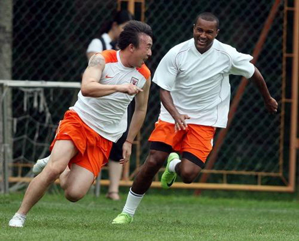 芝加哥公牛训练开放日，今夜队长鼓劲引欢呼，中超在即，赛程密集仍需轮换的简单介绍