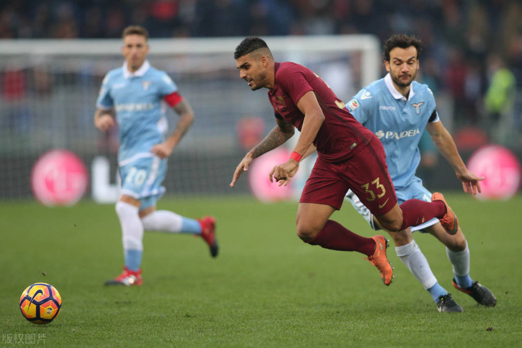 包含AC米兰训练开放日，赛前状态回暖引欢呼，CBA季后赛在即，球队文化再被提及的词条